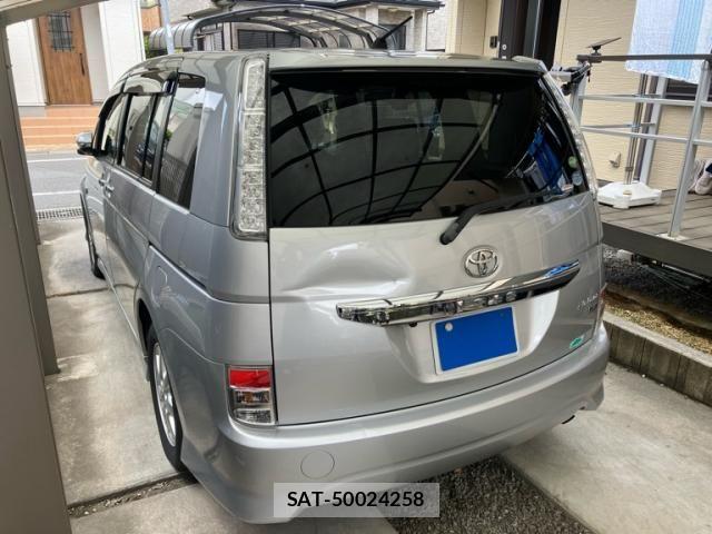 Toyota ISIS 2013-12 7219963-5