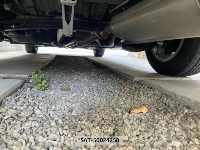 Toyota ISIS 2013-12 7219963-7