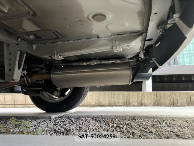 Toyota ISIS 2013-12 7219963-8