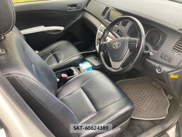 Toyota ISIS 2014-06 7219967-10