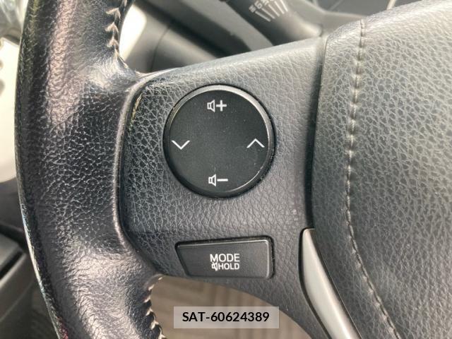 Toyota ISIS 2014-06 7219967-13