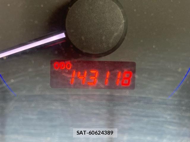 Toyota ISIS 2014-06 7219967-16
