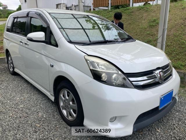 Toyota ISIS 2014-06 7219967-1