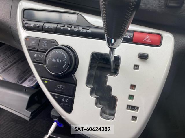 Toyota ISIS 2014-06 7219967-20