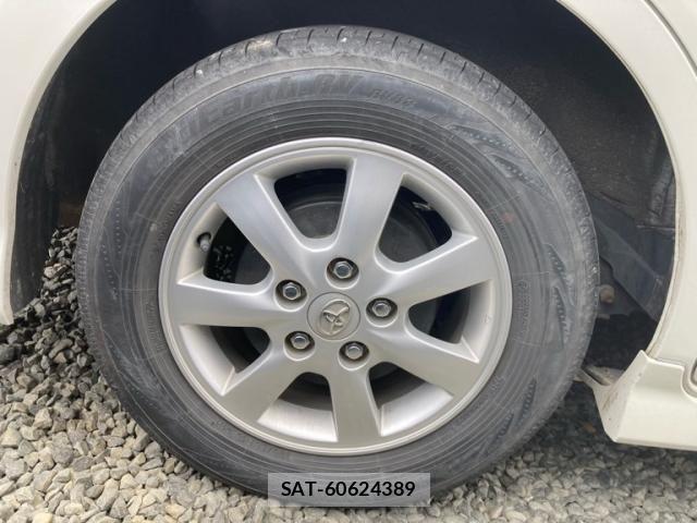 Toyota ISIS 2014-06 7219967-5