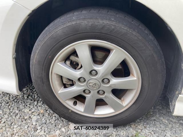 Toyota ISIS 2014-06 7219967-7