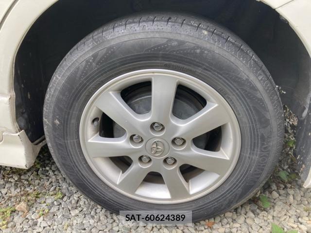 Toyota ISIS 2014-06 7219967-8