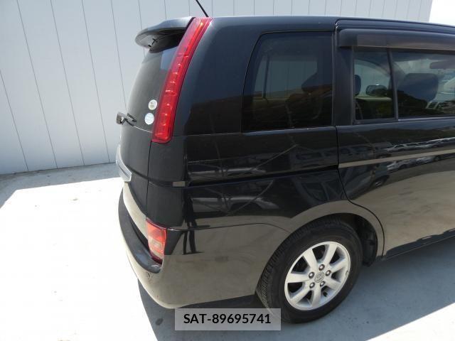 Toyota ISIS 2008-02 7219961-6