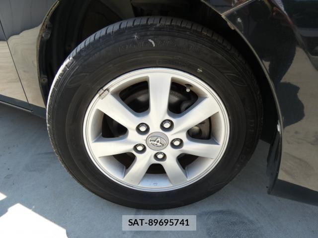 Toyota ISIS 2008-02 7219961-8