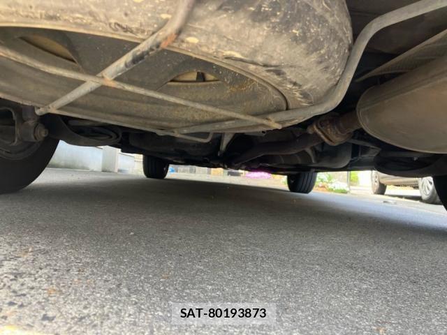 Toyota ISIS 2010-10 7327616-11