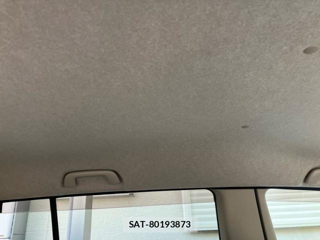 Toyota ISIS 2010-10 7327616-17