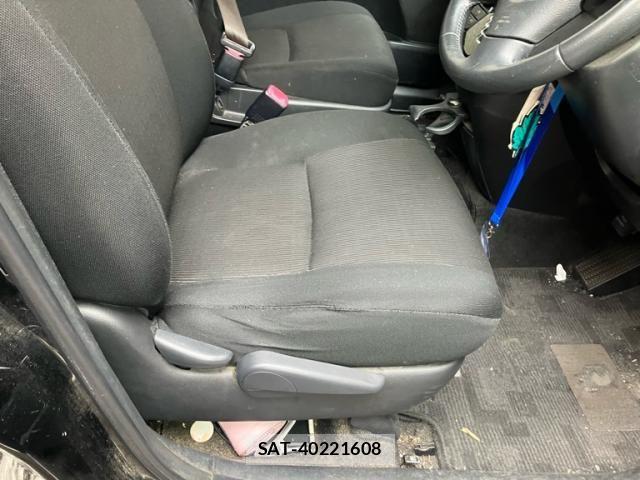 Toyota ISIS 2012-03 7327614-14
