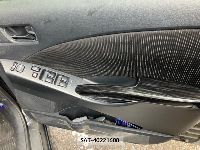 Toyota ISIS 2012-03 7327614-15