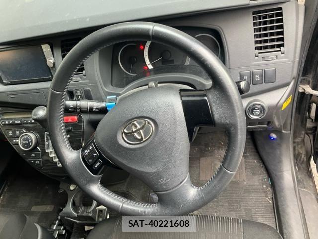 Toyota ISIS 2012-03 7327614-17