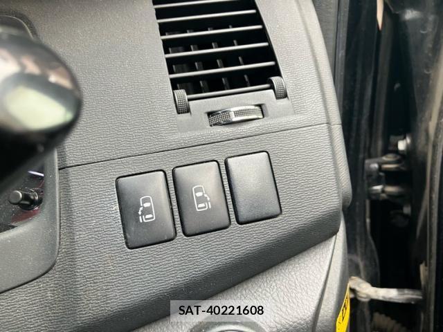 Toyota ISIS 2012-03 7327614-22