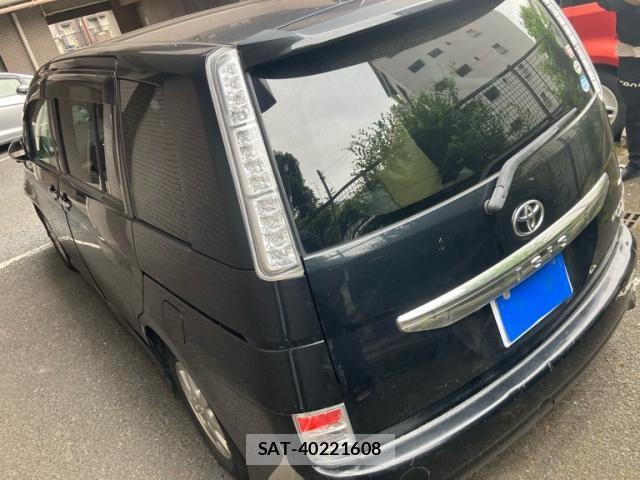 Toyota ISIS 2012-03 7327614-4