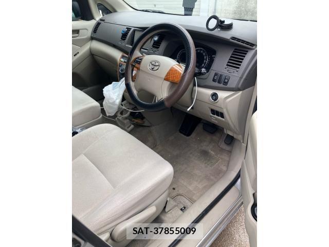 Toyota ISIS 2009-11 7327611-17