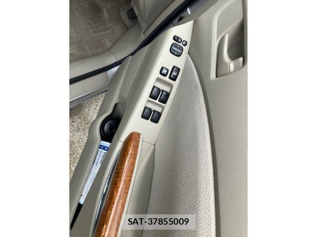 Toyota ISIS 2009-11 7327611-18
