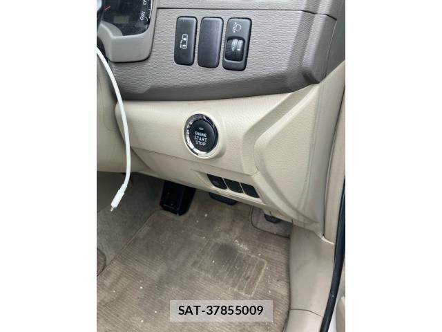 Toyota ISIS 2009-11 7327611-19