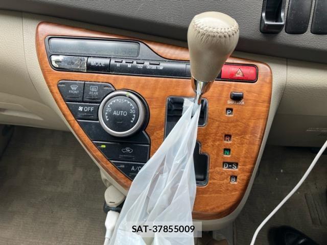 Toyota ISIS 2009-11 7327611-22