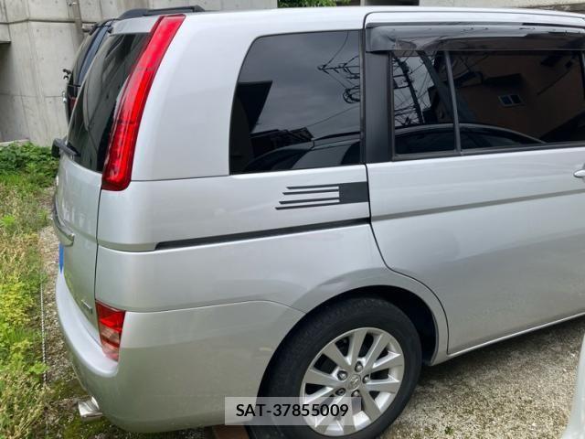 Toyota ISIS 2009-11 7327611-26