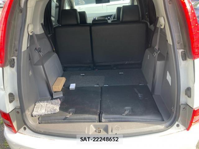 Toyota ISIS 2004-11 7327617-11