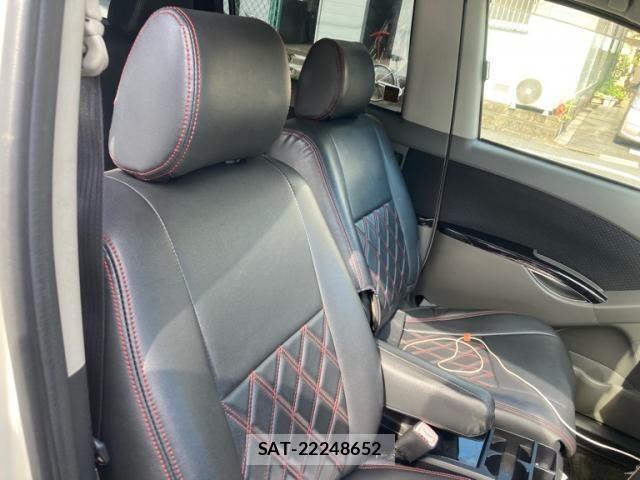 Toyota ISIS 2004-11 7327617-13