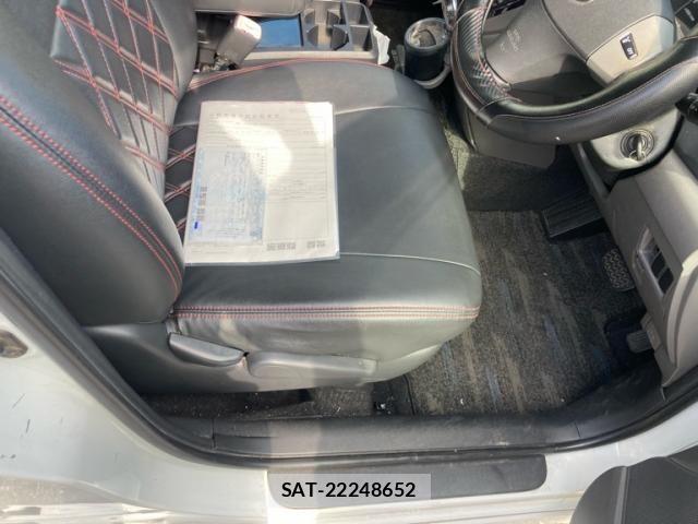 Toyota ISIS 2004-11 7327617-14