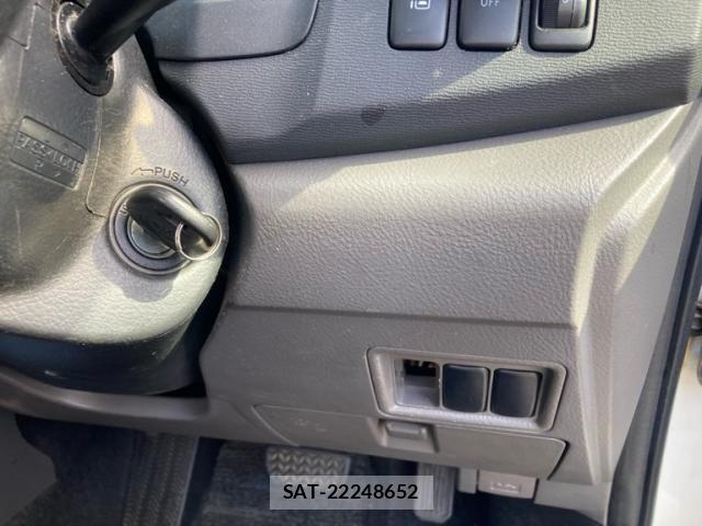 Toyota ISIS 2004-11 7327617-18