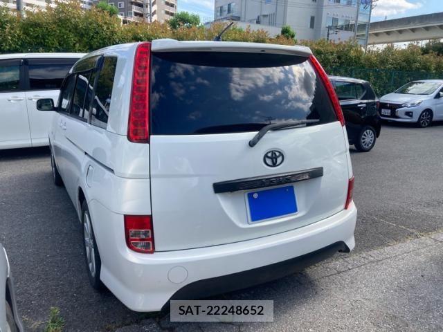 Toyota ISIS 2004-11 7327617-2
