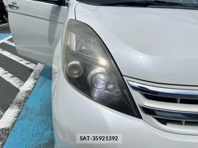 Toyota ISIS 2010-09 7327608-9
