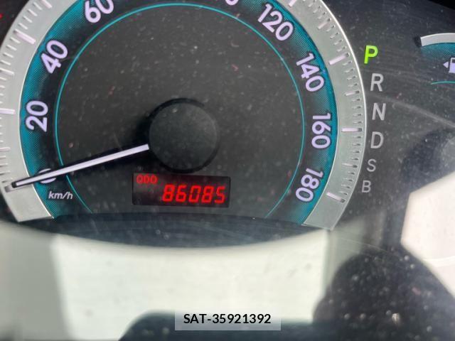 Toyota ISIS 2010-09 7327608-13