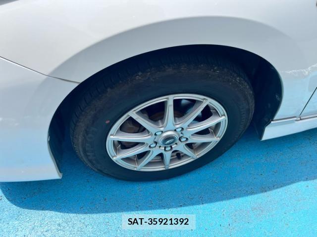 Toyota ISIS 2010-09 7327608-2