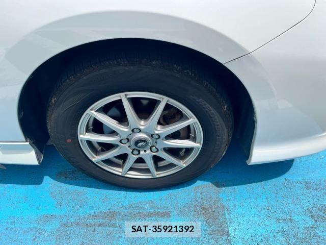 Toyota ISIS 2010-09 7327608-3