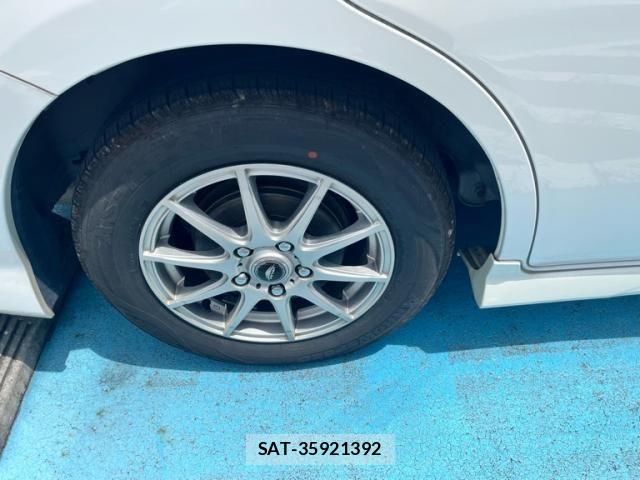 Toyota ISIS 2010-09 7327608-4