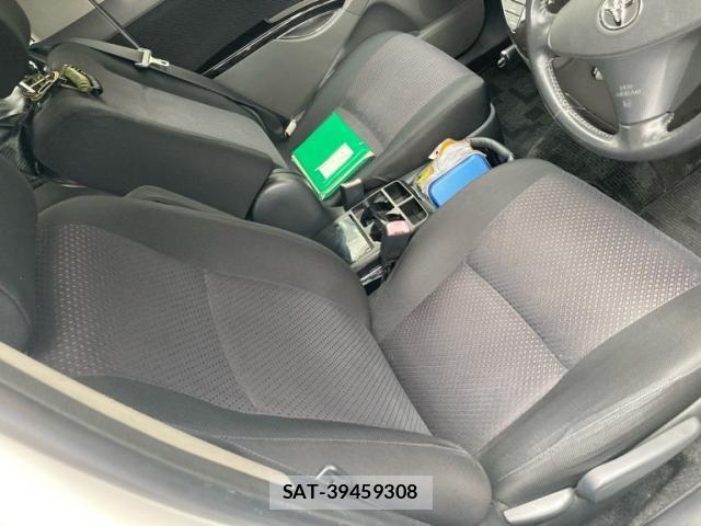 Toyota ISIS 2005-11 7327613-12