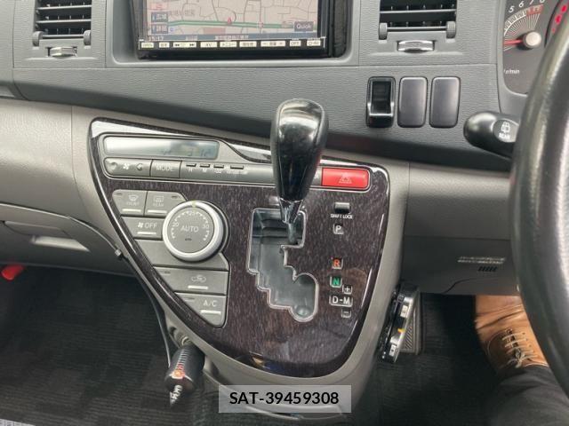 Toyota ISIS 2005-11 7327613-18