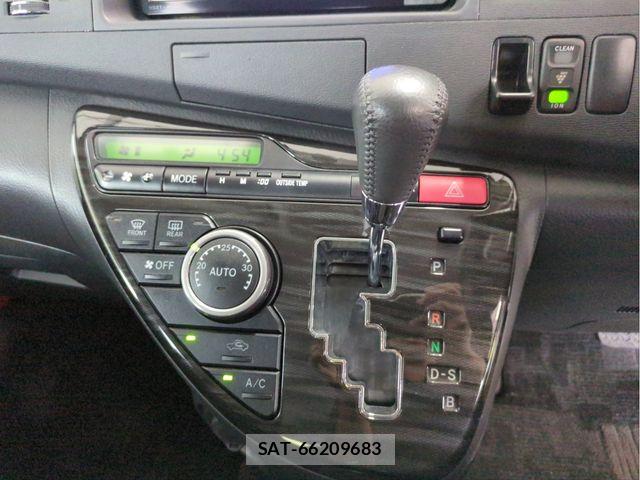 Toyota ISIS 2012-03 7327612-9