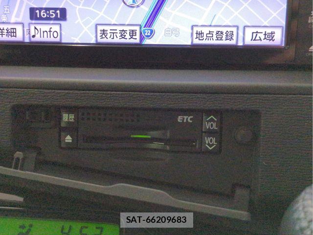 Toyota ISIS 2012-03 7327612-12