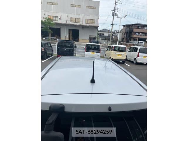 Toyota ISIS 2006-03 7358180-10