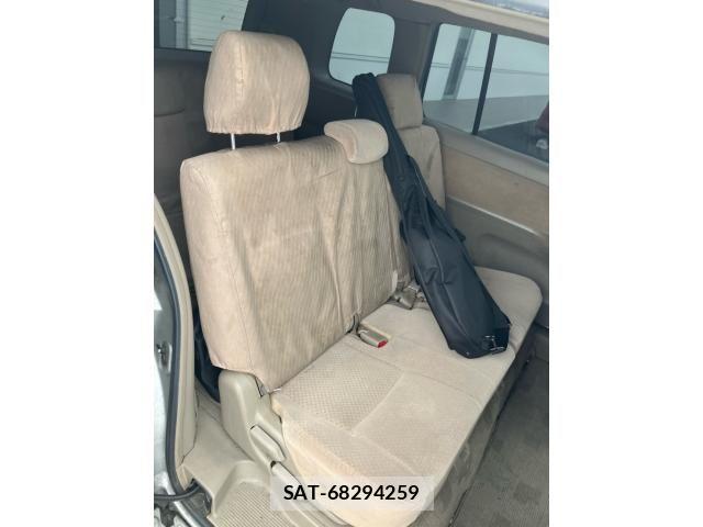 Toyota ISIS 2006-03 7358180-11