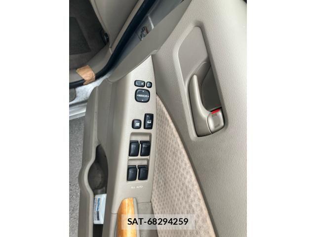 Toyota ISIS 2006-03 7358180-13