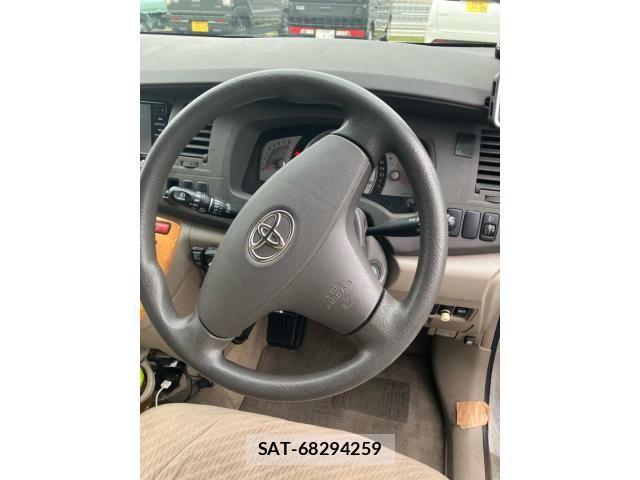 Toyota ISIS 2006-03 7358180-17