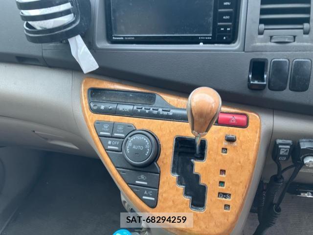 Toyota ISIS 2006-03 7358180-18