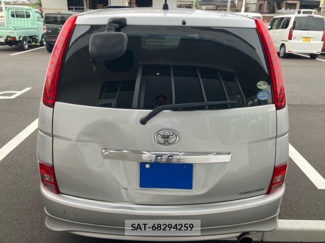 Toyota ISIS 2006-03 7358180-1