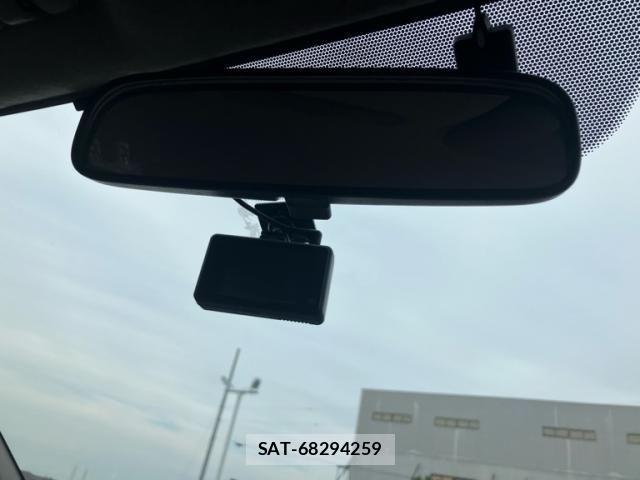 Toyota ISIS 2006-03 7358180-19