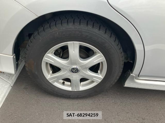 Toyota ISIS 2006-03 7358180-6