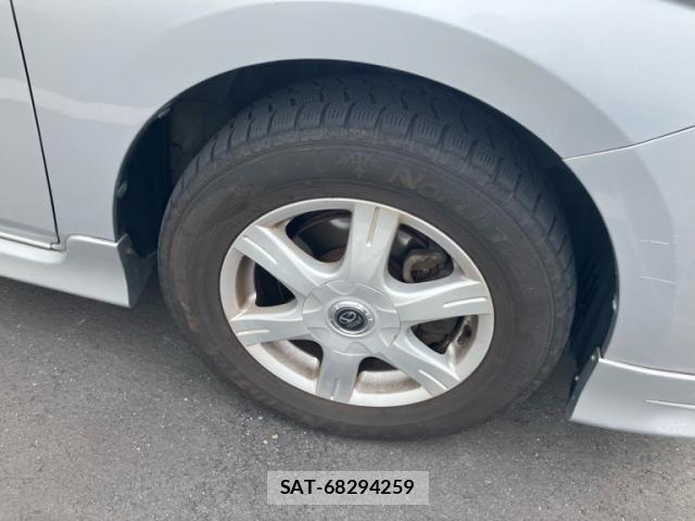 Toyota ISIS 2006-03 7358180-7