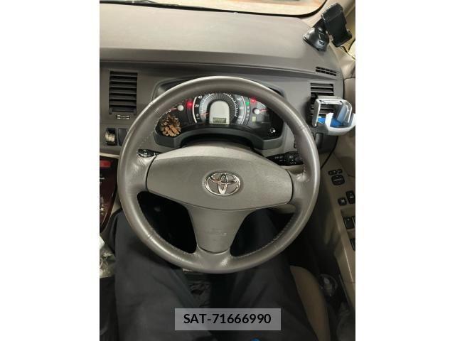 Toyota ISIS 2007-04 7358182-13