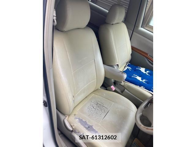 Toyota ISIS 2009-10 7358183-11